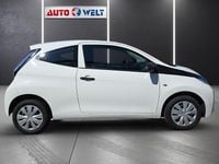 Gebraucht Toyota Aygo 69 PS (50 kW) 2015 Weiß Kleinwagen