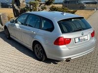 Gebraucht BMW 318 143 PS (105 kW) 2010 Titansilber metallic Kombi