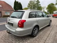 Gebraucht Toyota Avensis Sol 129 PS (94 kW) 2004 Silber Kombi