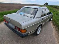 Gebraucht Mercedes 190 113 PS (83 kW) 1985 Silber Limousine