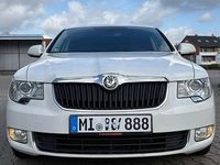 Gebraucht Skoda Superb 160 PS (117 kW) 2011 Weiß Limousine