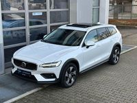 Gebraucht Volvo V60 CC Ultimate 197 PS (144 kW) 2023 Weiß Kombi