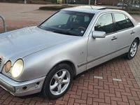 Gebraucht Mercedes E290 129 PS (94 kW) 1996 Silber Limousine