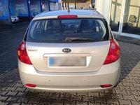 Używany Kia Ceed 105 KM (77 kW) 2007 Srebrny Hatchback