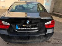 Gebraucht BMW 318 129 PS (94 kW) 2007 Schwarz Limousine