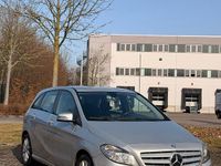 Gebraucht Mercedes B180 122 PS (89 kW) 2014 Silber Van / Kleinbus