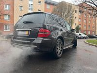 Gebraucht Mercedes ML320 224 PS (164 kW) 2005 Schwarz SUV