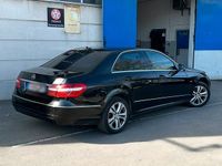 Gebraucht Mercedes E220 170 PS (125 kW) 2011 Schwarz Limousine