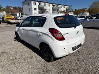 Gebraucht Hyundai i20 Edition 86 PS (63 kW) 2012 Weiß Kleinwagen