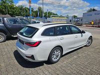 Gebraucht BMW 320 190 PS (139 kW) 2022 Mineralweiss metallic Kombi