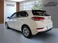 Gebraucht Hyundai i30 Select 120 PS (88 kW) 2022 Weiss Limousine