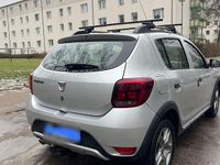 Używany Dacia Sandero Stepway 90 KM (66 kW) 2017 Szary Sedan/Limuzyna