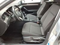 Gebraucht VW Passat 150 PS (110 kW) 2022 Silber Kombi