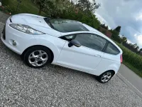 Gebraucht Ford Fiesta Titanium 82 PS (60 kW) 2010 Weiß Limousine