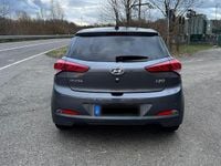 Gebraucht Hyundai i20 Active 84 PS (61 kW) 2017 Grau Kleinwagen