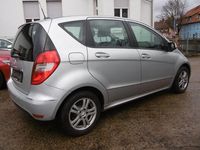 Gebraucht Mercedes A180 109 PS (80 kW) 2011 Silber Limousine