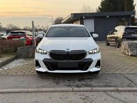 Neu BMW 550e Sport Line 489 PS (359 kW) 2025 Weiß Limousine