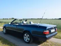Gebraucht Mercedes E220 150 PS (110 kW) 1995 Blau Cabrio