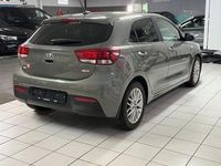 Gebraucht Kia Rio 120 PS (88 kW) 2020 Grau Limousine
