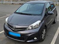 Gebraucht Toyota Yaris 69 PS (50 kW) 2013 Grau Kleinwagen