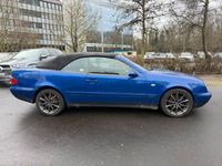 Gebraucht Mercedes CLK320 Elegance 218 PS (160 kW) 1999 Blau Cabrio