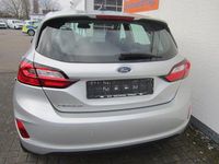 Gebraucht Ford Fiesta Cool & Connect 101 PS (74 kW) 2022 Polarsilber Kleinwagen
