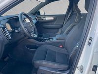 Neu Volvo XC40 Plus 163 PS (119 kW) 2025 Crystal weiß perleffekt SUV