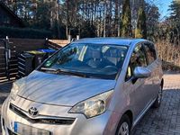 Gebraucht Toyota Verso-S 90 PS (66 kW) 2013 Silber Van / Kleinbus