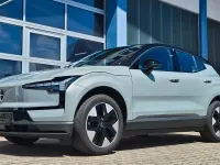 Gebraucht Volvo EX30 Plus 200 kW (272 PS) 2024 Grau SUV