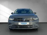Gebraucht VW Tiguan Life 131 PS (96 kW) 2021 Delfingrau metallic (metallic) SUV