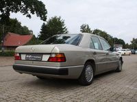 Gebraucht Mercedes 200 133 PS (97 kW) 1990 Grau Limousine