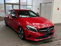 Gebraucht Mercedes A180 109 PS (80 kW) 2016 Rot Limousine
