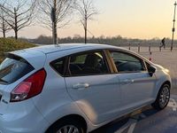 Gebraucht Ford Fiesta Trend 82 PS (60 kW) 2013 Weiß Kleinwagen
