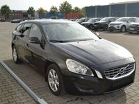 Gebraucht Volvo V60 Kinetic 163 PS (119 kW) 2012 Schwarz metallic Kombi
