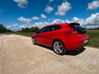 Gebraucht Volvo V40 190 PS (139 kW) 2015 Rot Limousine
