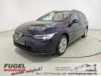 Gebraucht VW Golf VIII Life 150 PS (110 kW) 2022 Atlantik blue metallic Kombi