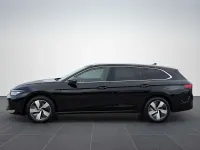 Gebraucht VW Passat 150 PS (110 kW) 2025 Grenadillschwarz metallic Kombi