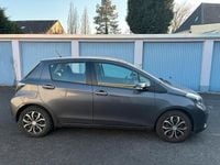 Gebraucht Toyota Yaris 69 PS (50 kW) 2014 Grau Kleinwagen