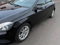 Gebraucht Mercedes A180 Urban 122 PS (89 kW) 2013 Schwarz Limousine