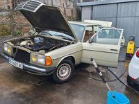 Gebraucht Mercedes E230 136 PS (100 kW) 1988 Grün Limousine