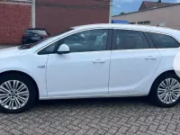 Gebraucht Opel Astra 101 PS (74 kW) 2013 Weiß Kombi