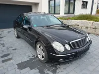 Używany Mercedes E280 Avantgarde 177 KM (130 kW) 2005 Czarny Sedan/Limuzyna