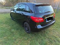 Gebraucht Mercedes B180 122 PS (89 kW) 2011 Schwarz Van / Kleinbus