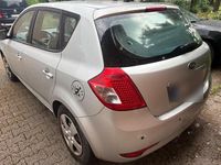 Usado Kia Ceed 116 HP (85 kW) 2013 Cinzento Citadino