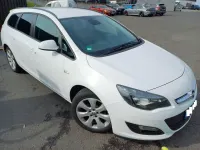 Usado Opel Astra 140 HP (102 kW) 2015 Branco Carrinha
