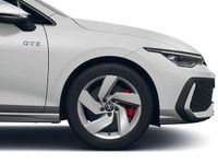 Gebraucht VW Golf VIII GTE 272 PS (200 kW) 2025 Pure white schwarz (metallic) Limousine