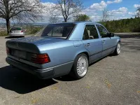 Gebraucht Mercedes 260 160 PS (117 kW) 1989 Blau Limousine
