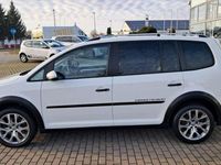 Gebraucht VW Touran Cross 140 PS (102 kW) 2015 Weiß Van / Kleinbus