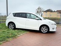 Gebraucht Toyota Verso 163 PS (119 kW) 2013 Weiß Van / Kleinbus