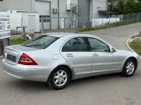 Second-hand Mercedes C220 Elegance 143 CP (105 kW) 2004 Argintiu Berlinǎ